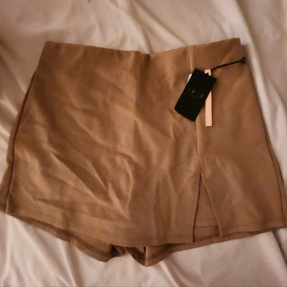 Women's High-Waist Tailored Shorts in Taupe